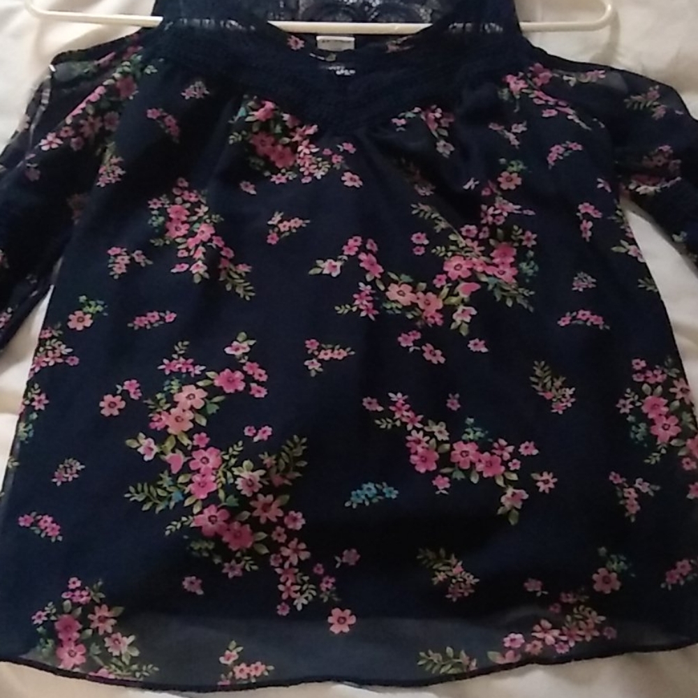2 Spring cold shoulder tops - Picture 7 of 8